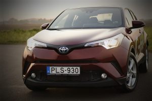 Toyota C-HR – pros and cons of this hybrid vehicle