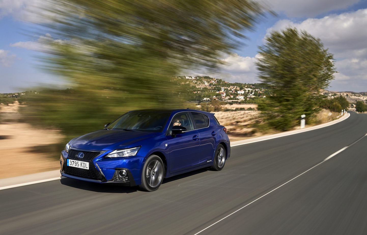 Lexus CT200h – economical and luxurious